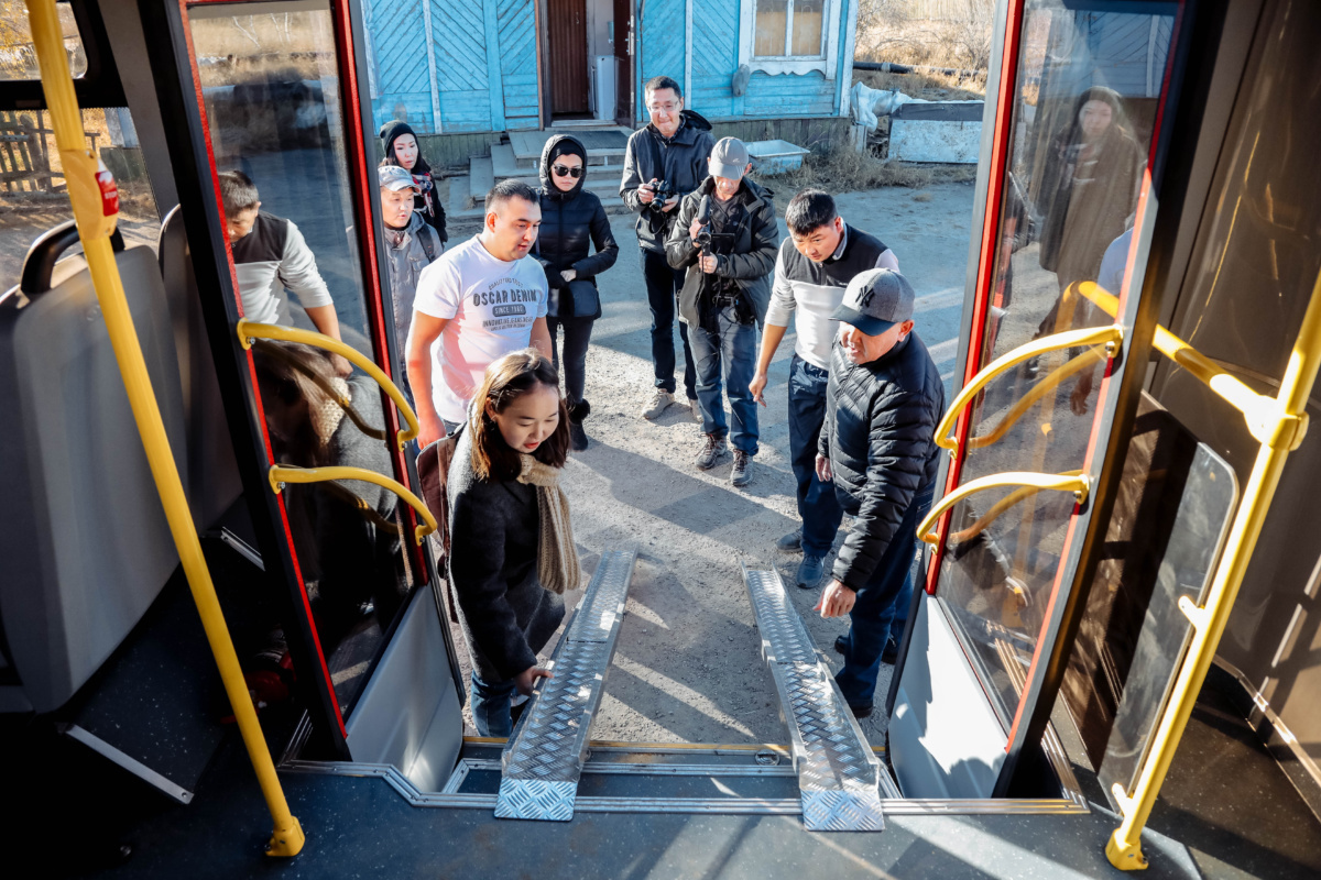 Заммэра Якутска с журналистами ведущих СМИ проехал на автобусе