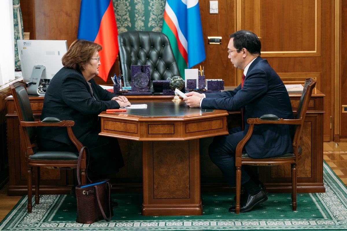 Айсен Николаев встретился с председателем Союза писателей Якутии Натальей Харлампьевой