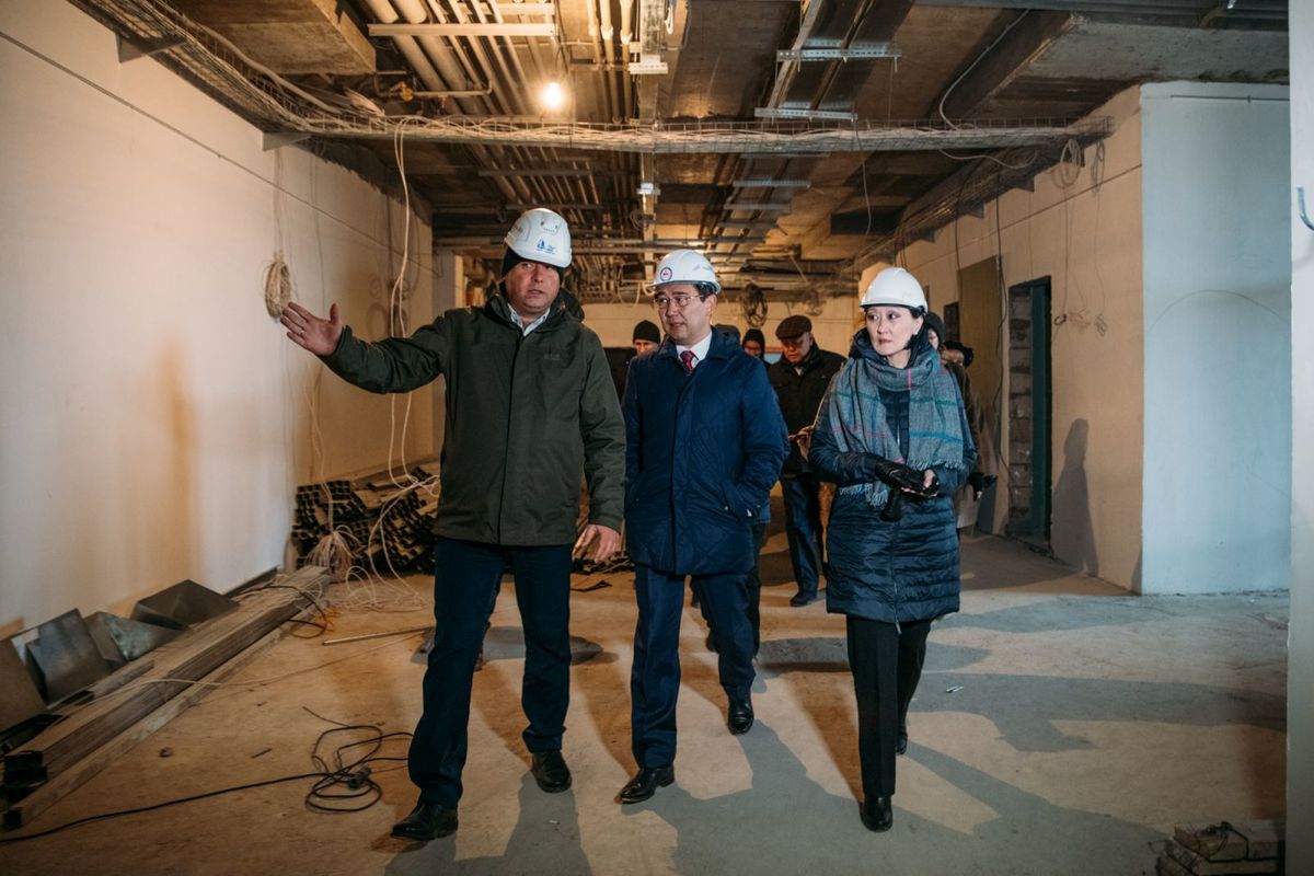 Айсен Николаев проверил ход строительства социальных объектов Якутска