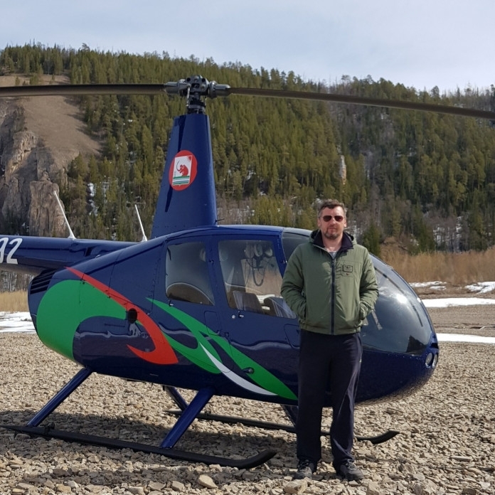 "Погода дает нам шанс спасти Сашу", - родные пилота, потерпевшего аварию в горах Момы