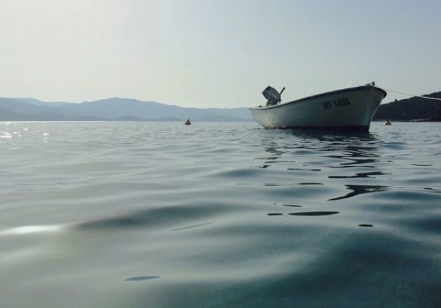 В Томпонском районе при опрокидывании лодки погибли трое, один человек пропал без вести