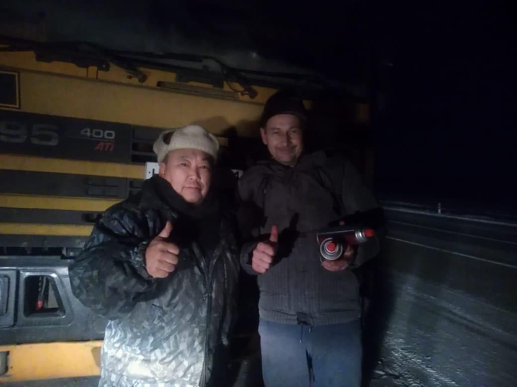 Замерзающий в Якутии дальнобойщик благодаря Pikabu и якутянам спасен, но не до конца