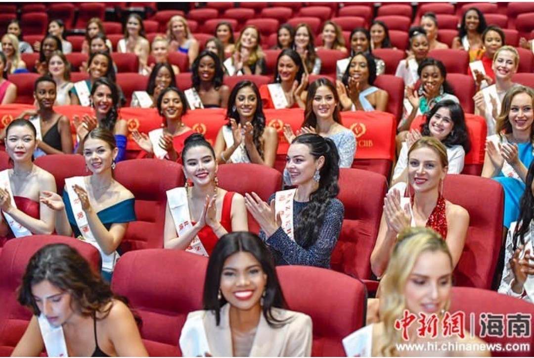 Фотофакт: Наталья Строева на пресс-конференции "Мисс мира" в Китае
