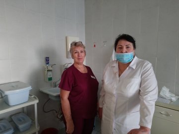 ЗаведущаяотделениемгинеклогииТ.В. Менжулинавмаске