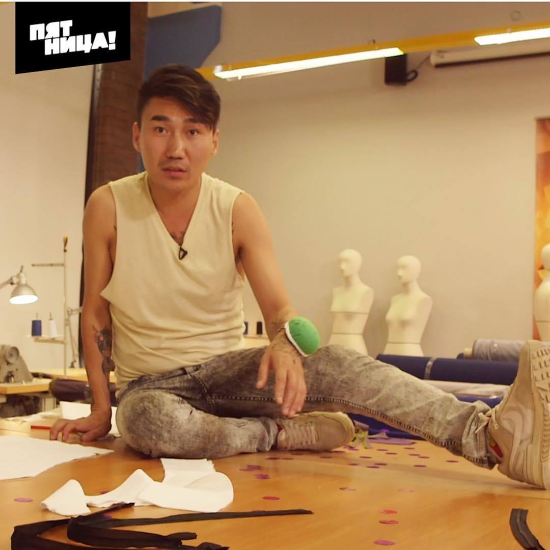 "Некоторые участники, кроме рубах, ничего шить не умеют!", - якутский модельер прокомментировал свой уход из проекта "Подиум"