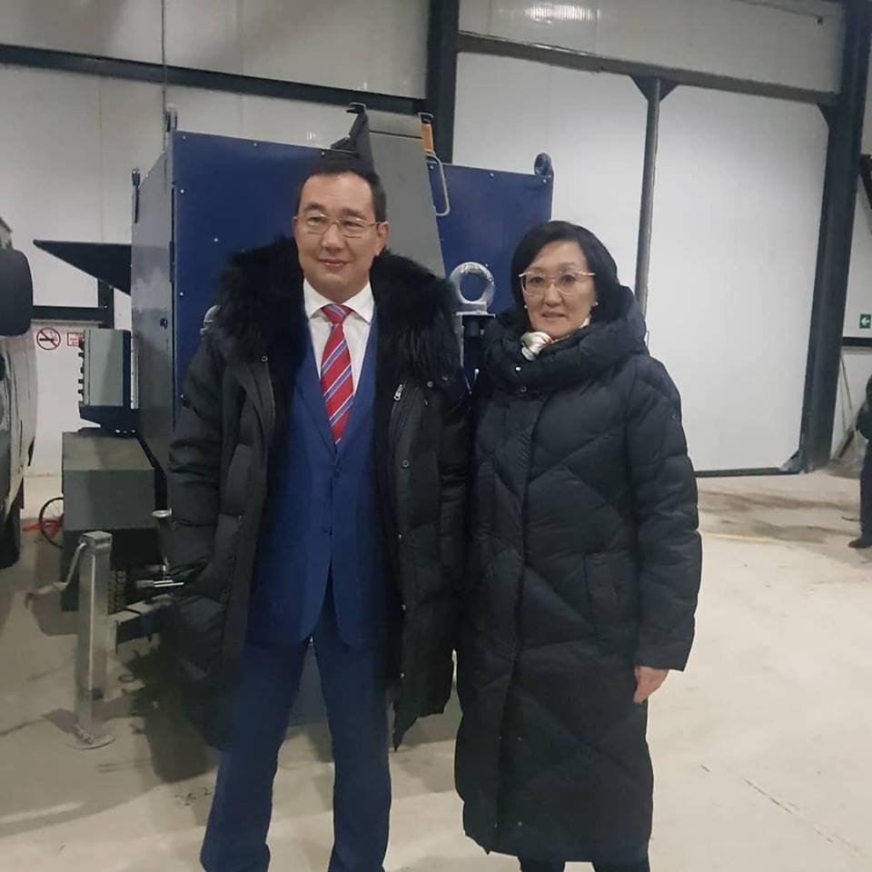 Глава Якутии Айсен Николаев и мэр Якутска Сардана Авксентьева посетили "Якутдорстрой"