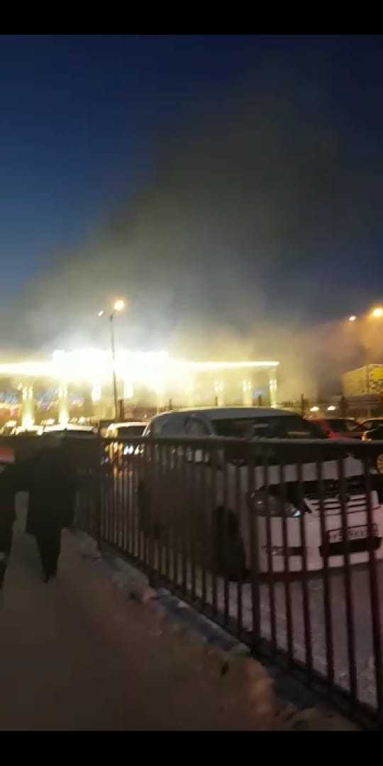 Фотофакт: Ресторан "Белые ночи" в Якутске окутан дымом