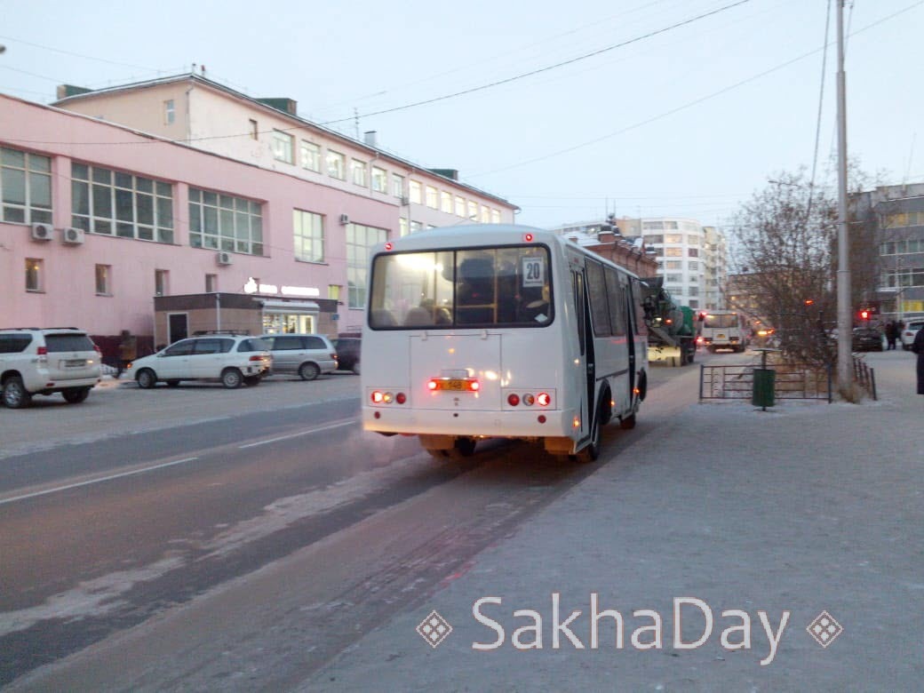 В Якутске из-за нападений на водителей и грядущих проверок десятки автобусов не вышли на маршрут