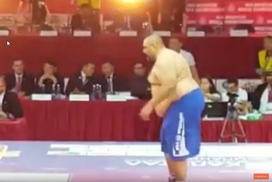 Видеофакт: Зажигательный танец сербского гиганта запомнился якутянам