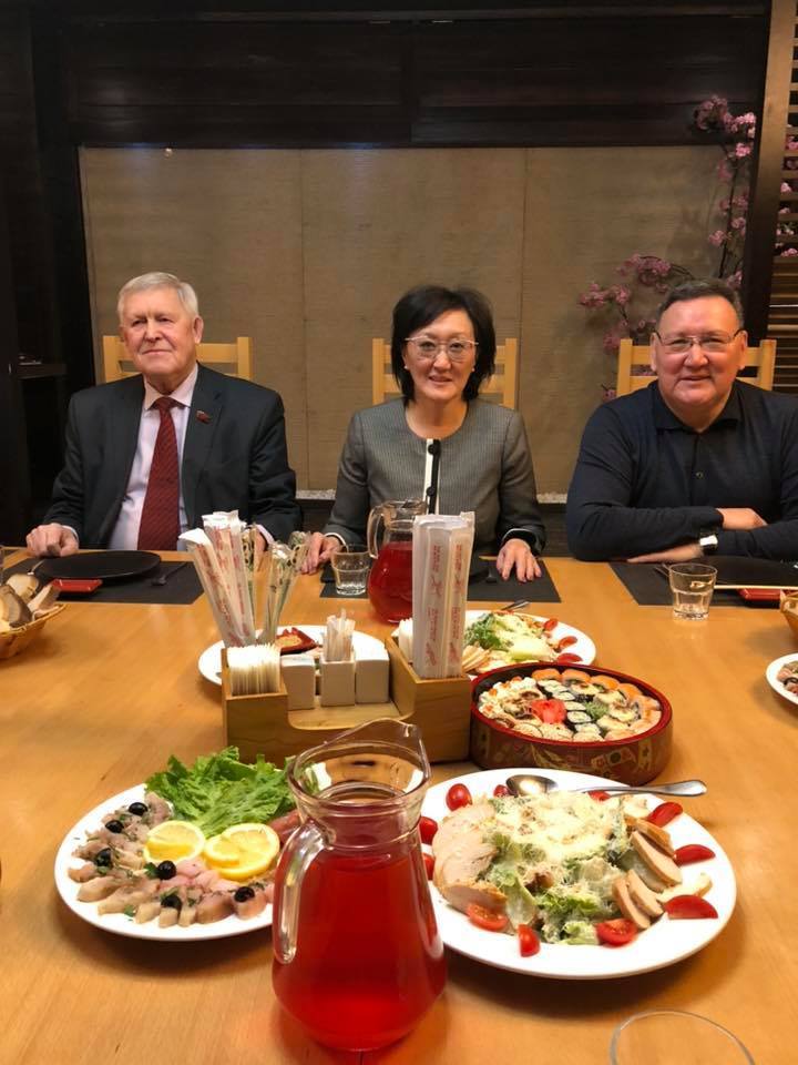 Фотофакт: Депутаты на "тайной чайной церемонии" с мэром Якутска