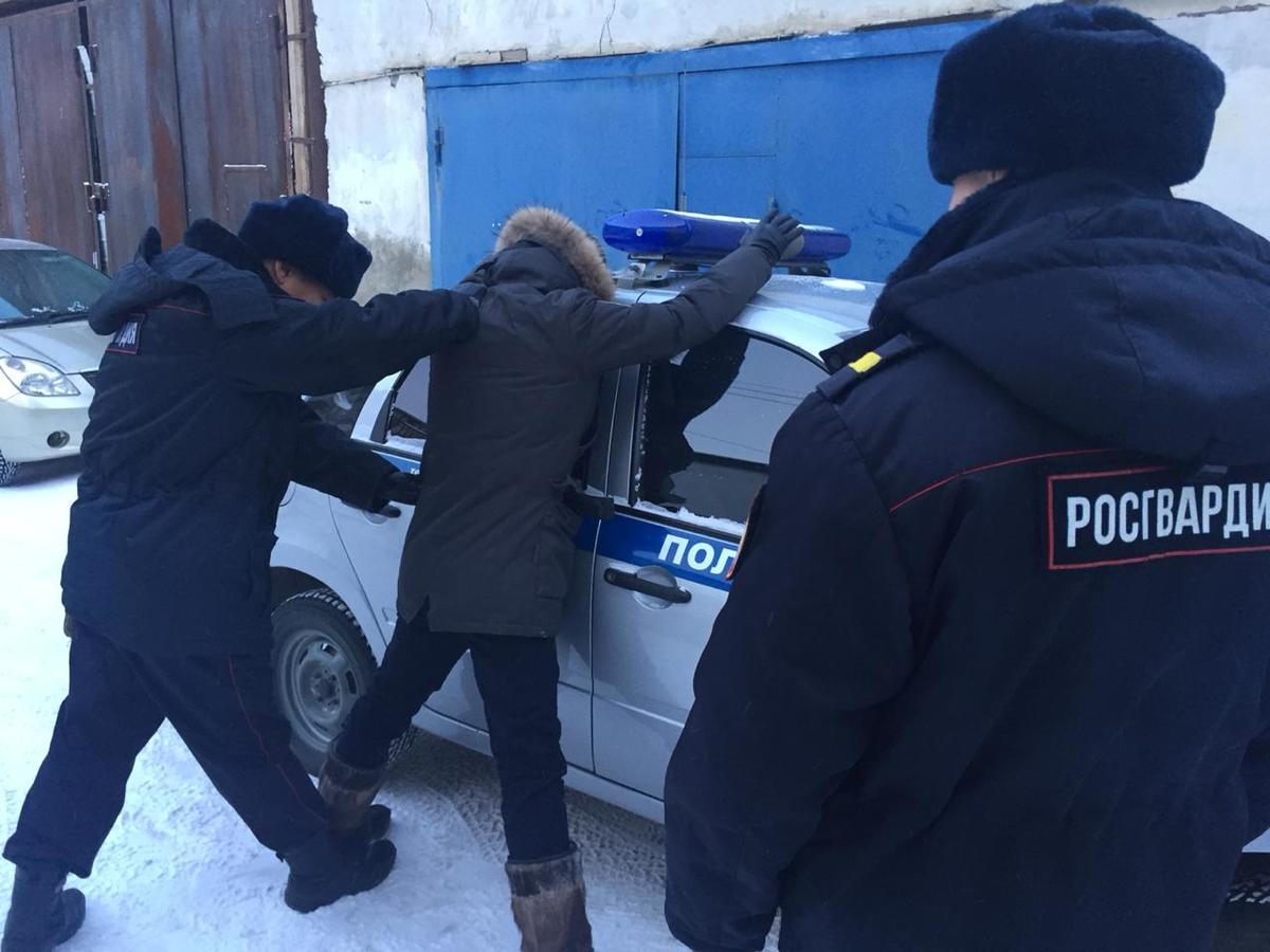 В Якутске бывший сотрудник ресторана выстрелил в окно заведения
