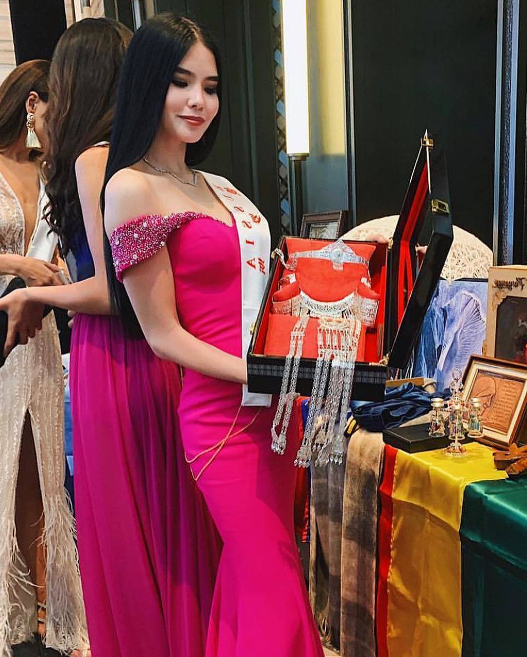 На конкурсе "Мисс мира" якутский серебряный набор украшений был признан одним из самых интересных подарков