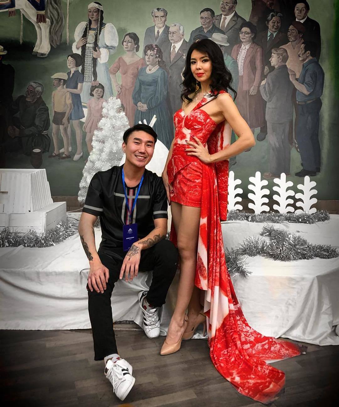 Платье из мяса на конкурсе красоты в Якутии было социальным экспериментом