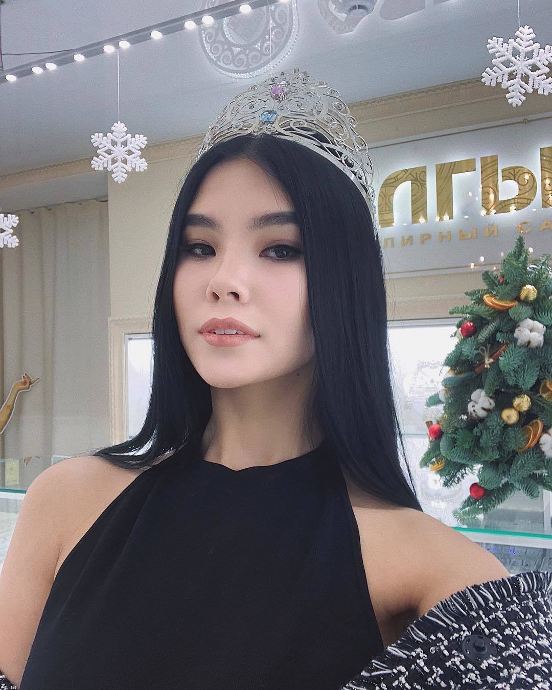 Фотофакт: Наталья Строева примерила новую корону "Мисс Якутия"