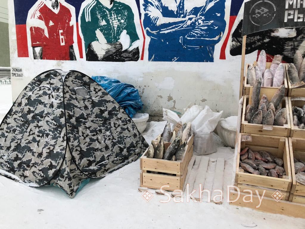 Фотофакт: В Якутске уличный продавец установил палатку рядом с прилавком