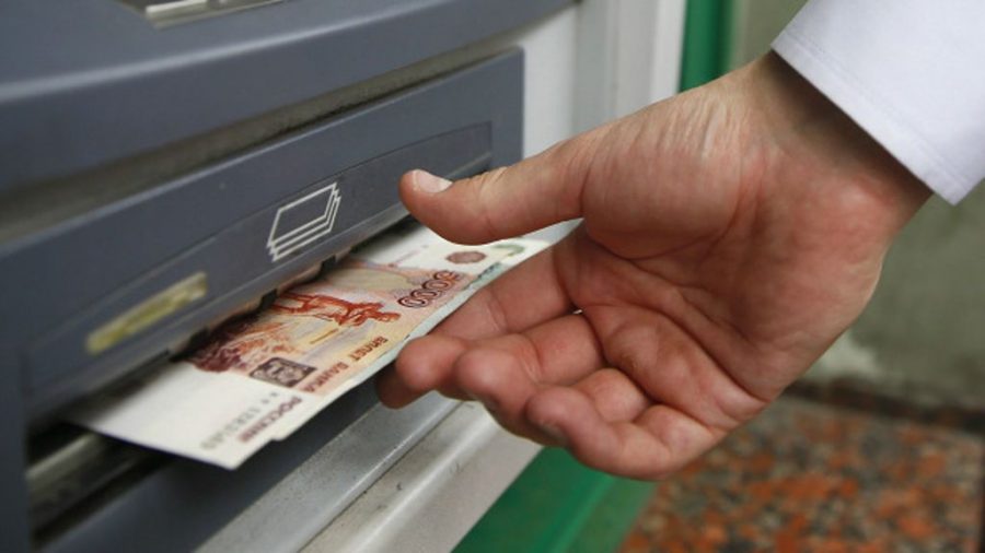 Якутянин оставил в банкомате 60 тысяч рублей