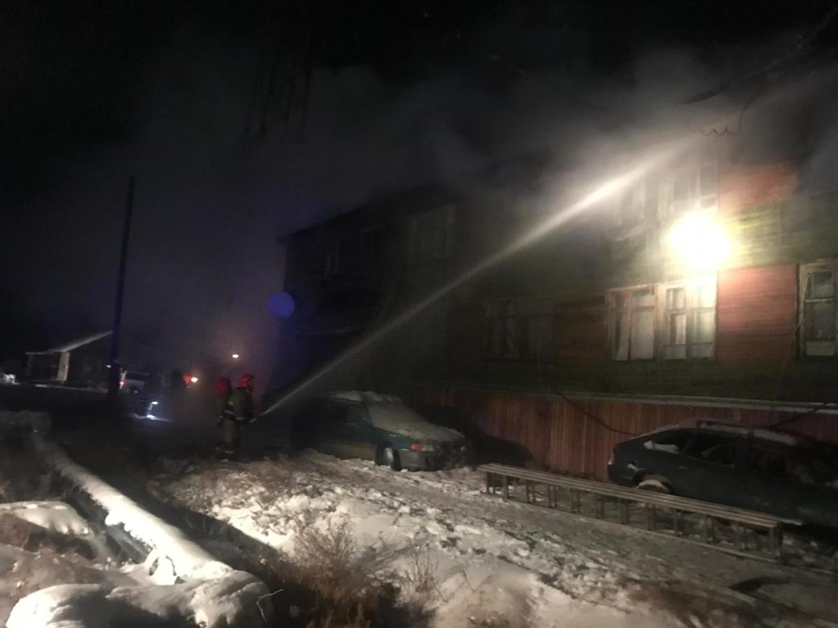 В якутском селе при пожаре в многоквартирном доме пострадал человек