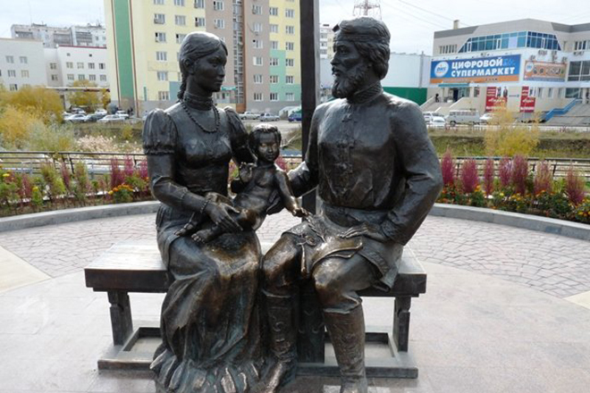 На якутянина, закрасившего памятник Дежнева и призвавшего не разочаровываться в якутских мужчинах, возбуждено уголовное дело