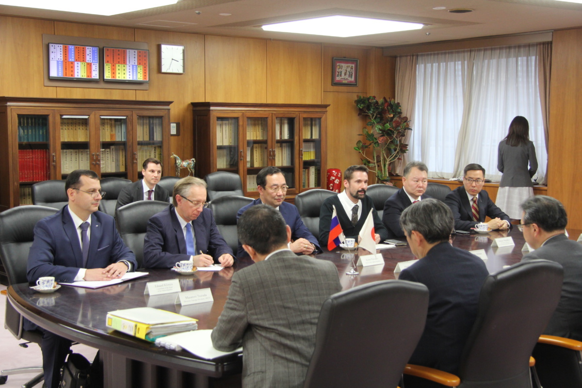 Айсен Николаев встретился с министром промышленности и торговли Японии