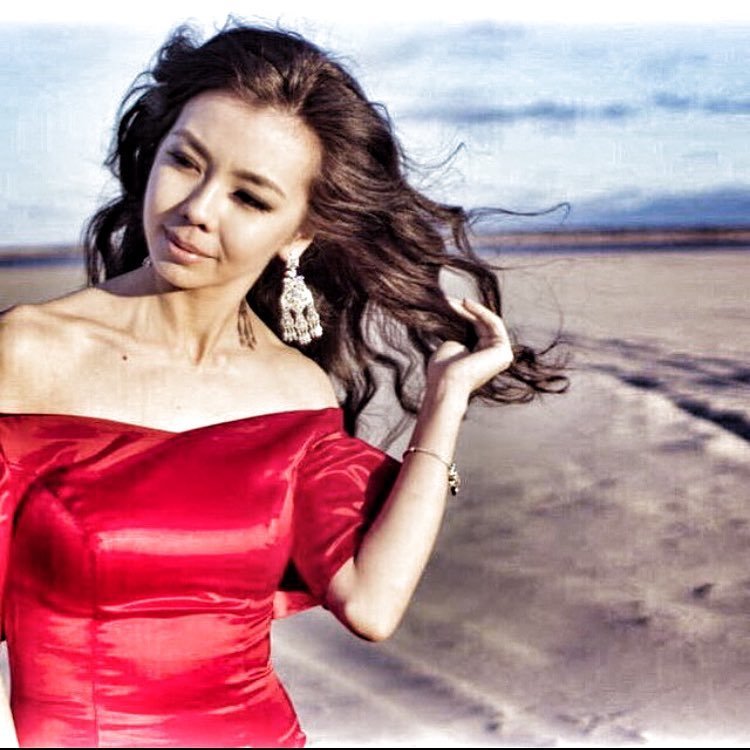 «Платье будет не из мяса!», - якутская ведущая Николь рассказала о своем скандальном наряде