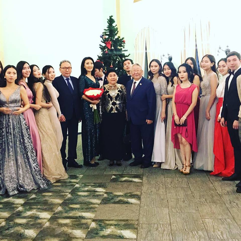 Студенты из Якутии станцевали польку и падеграс в зале Измайловского Кремля