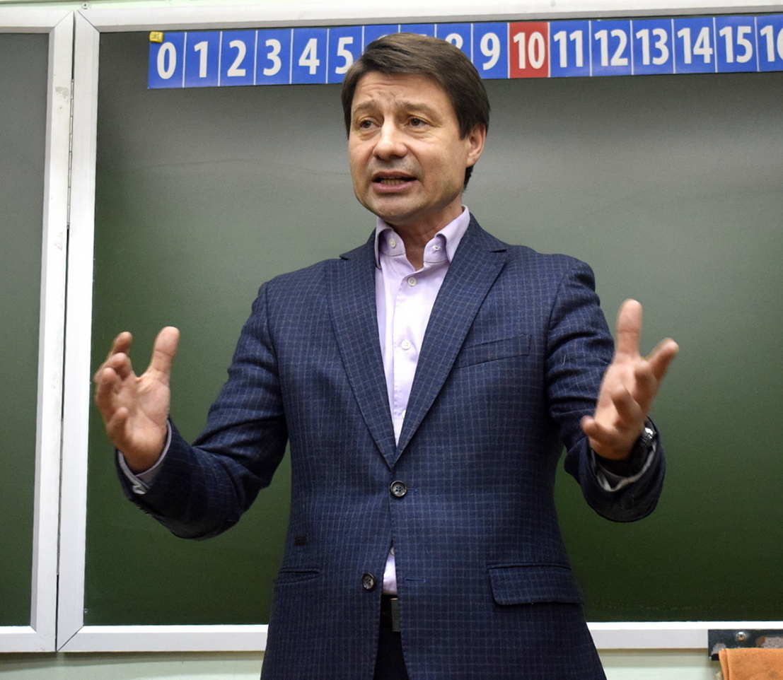 Владимир Федоров: «Работы по корпусу №19 в 202 микрорайоне – под моим контролем»