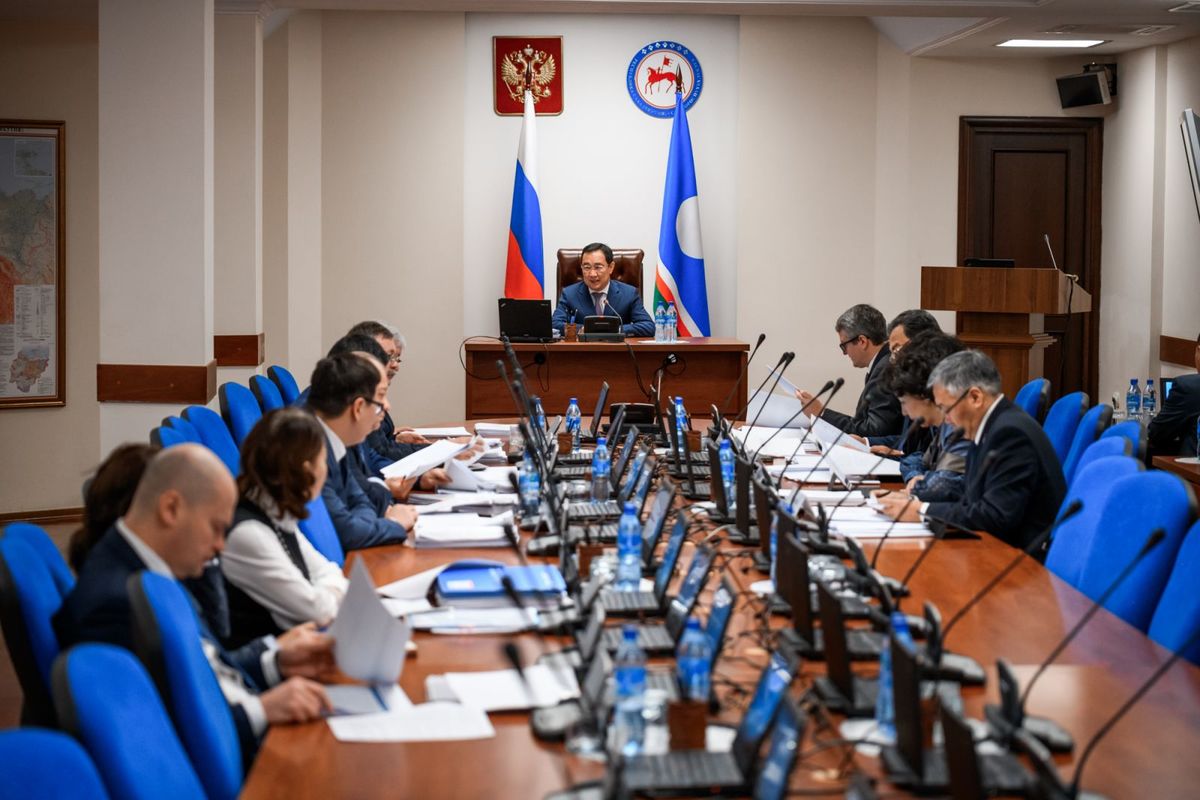 Айсен Николаев: "Авиатранспортный комплекс имеет стратегическое значение для республики"