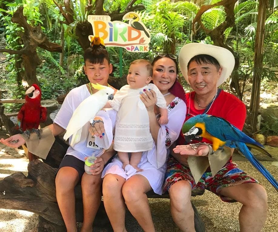 Фотофакт: Певица Сахая вместе с семьей отдыхает в Таиланде