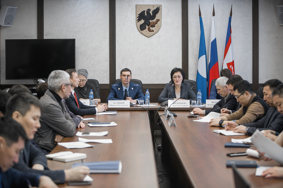 Сардана Авксентьева поручила сформировать план по оснащению деревянных домов противопожарной сигнализацией