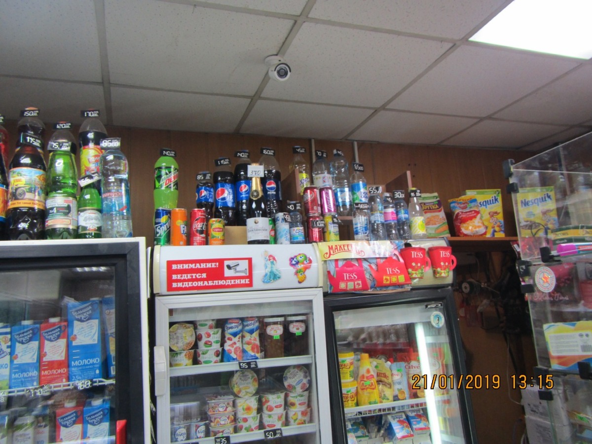 Фотофакт: В Якутске в одном из ларьков продают шампанское