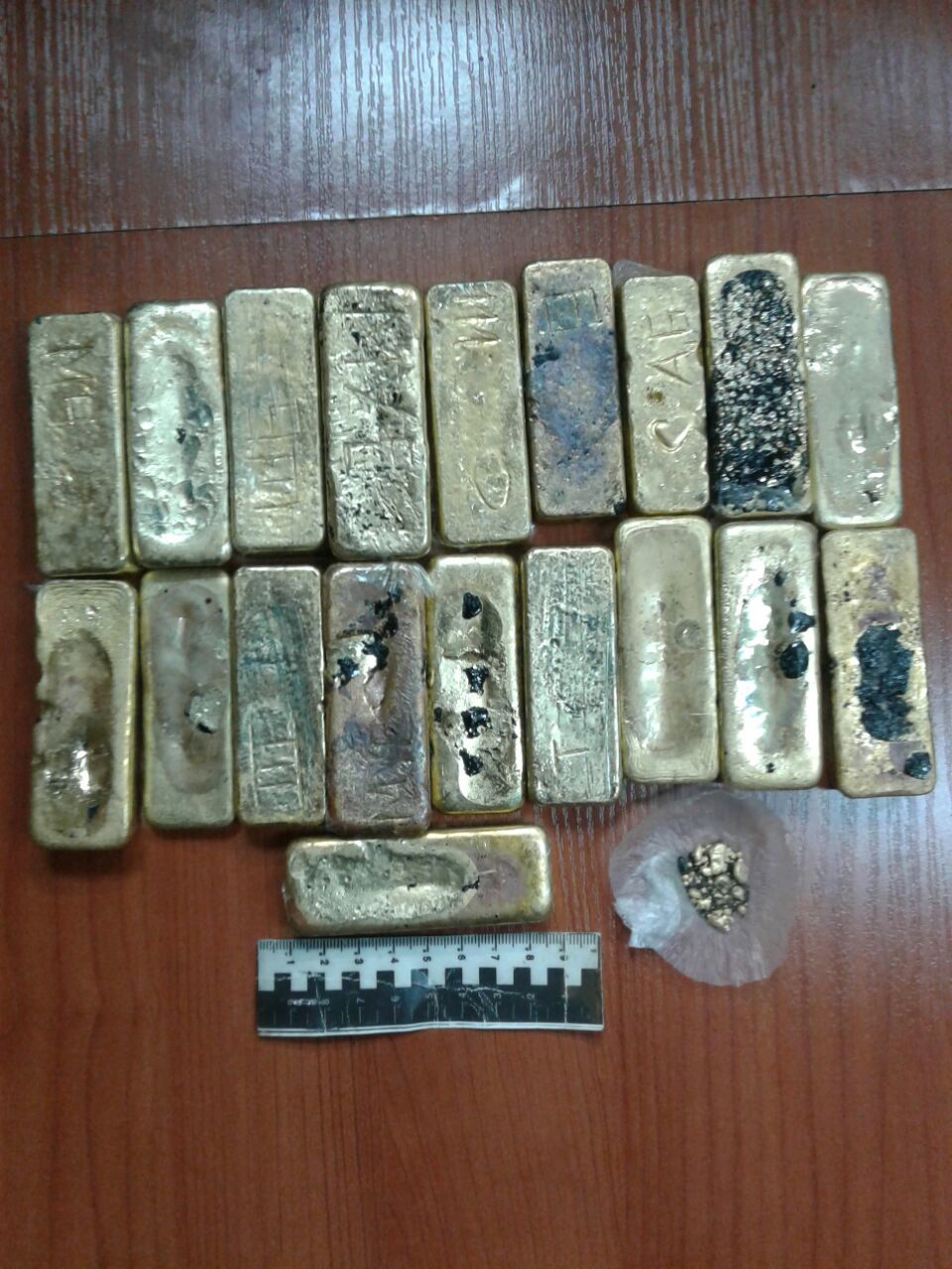 В Якутии бывший полицейский похитил у задержанного 3,5 кг золота на 7 млн рублей