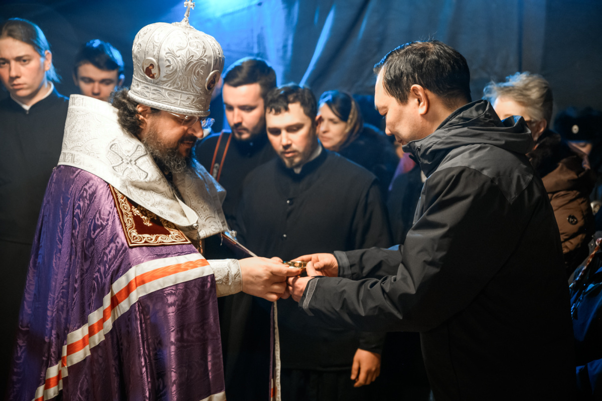 Айсен Николаев окунулся в крещенскую купель