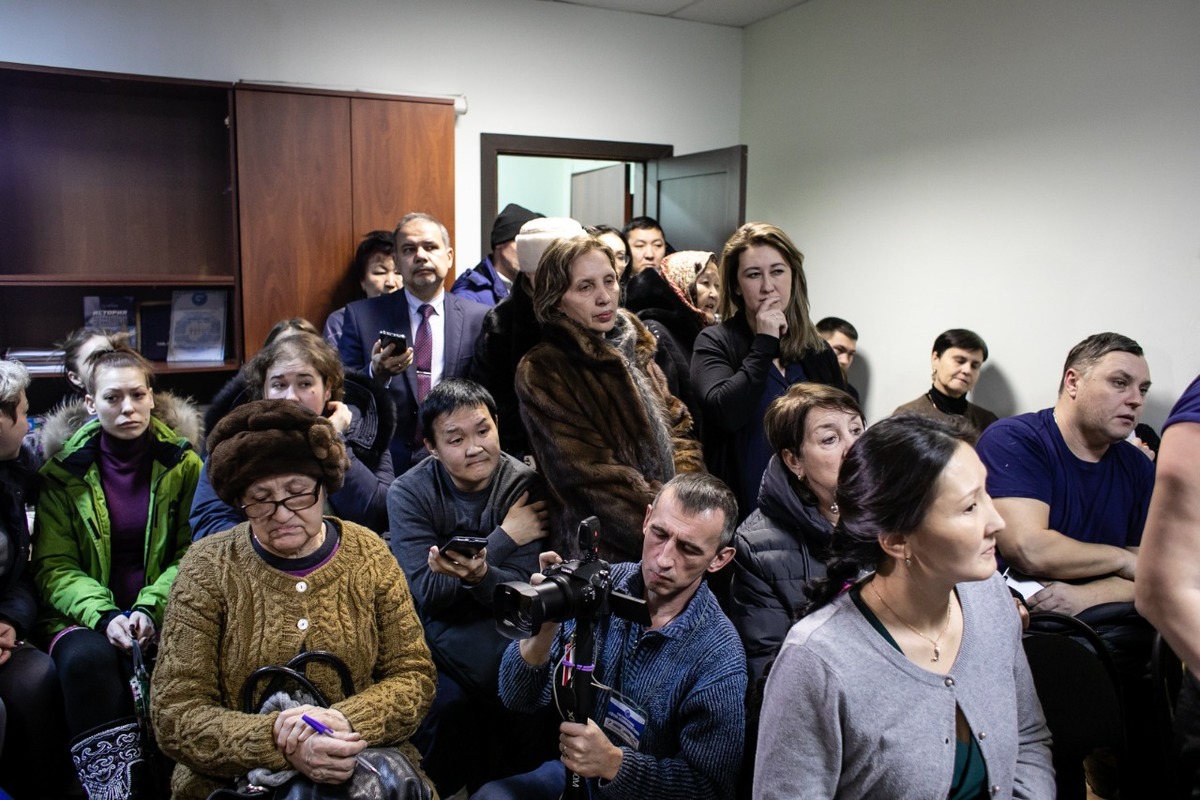 Глава Якутска встретилась с погорельцами дома по ул. Семена Данилова, 5/2