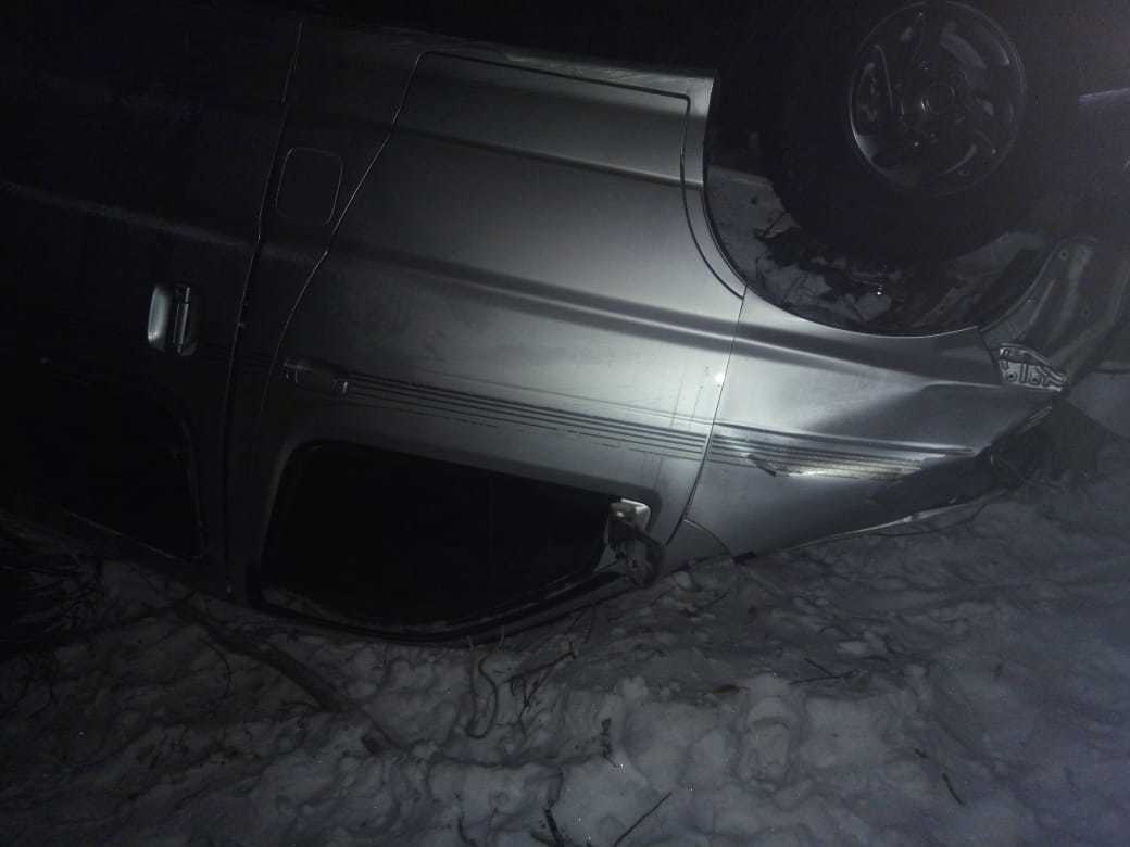 В Якутии перевернулся микроавтобус с девятью людьми