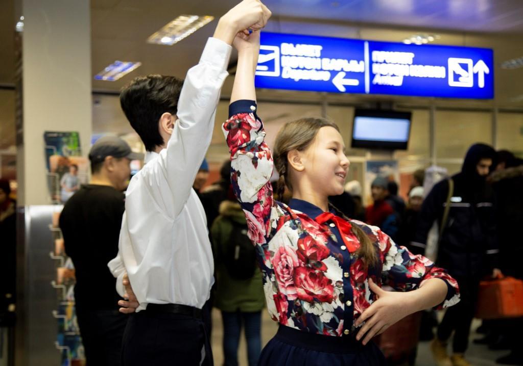 Молодежь аэропорта присоединилась к всероссийской акции «Случайный вальс»
