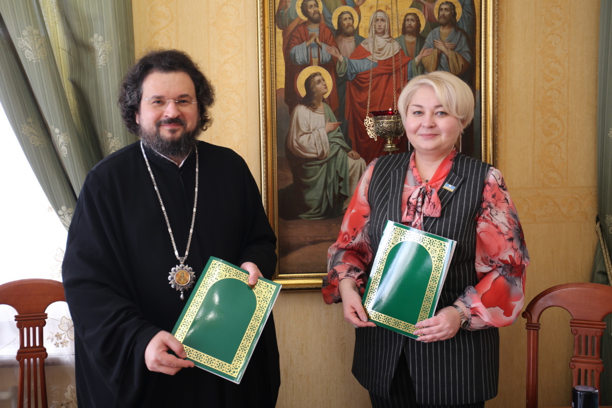 Минздрав Якутии подписал соглашение с Якутской епархией