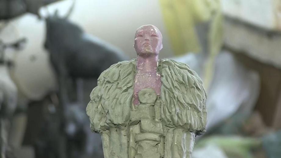Активисты из Якутии готовят статуэтку для создателей «Игры престолов»