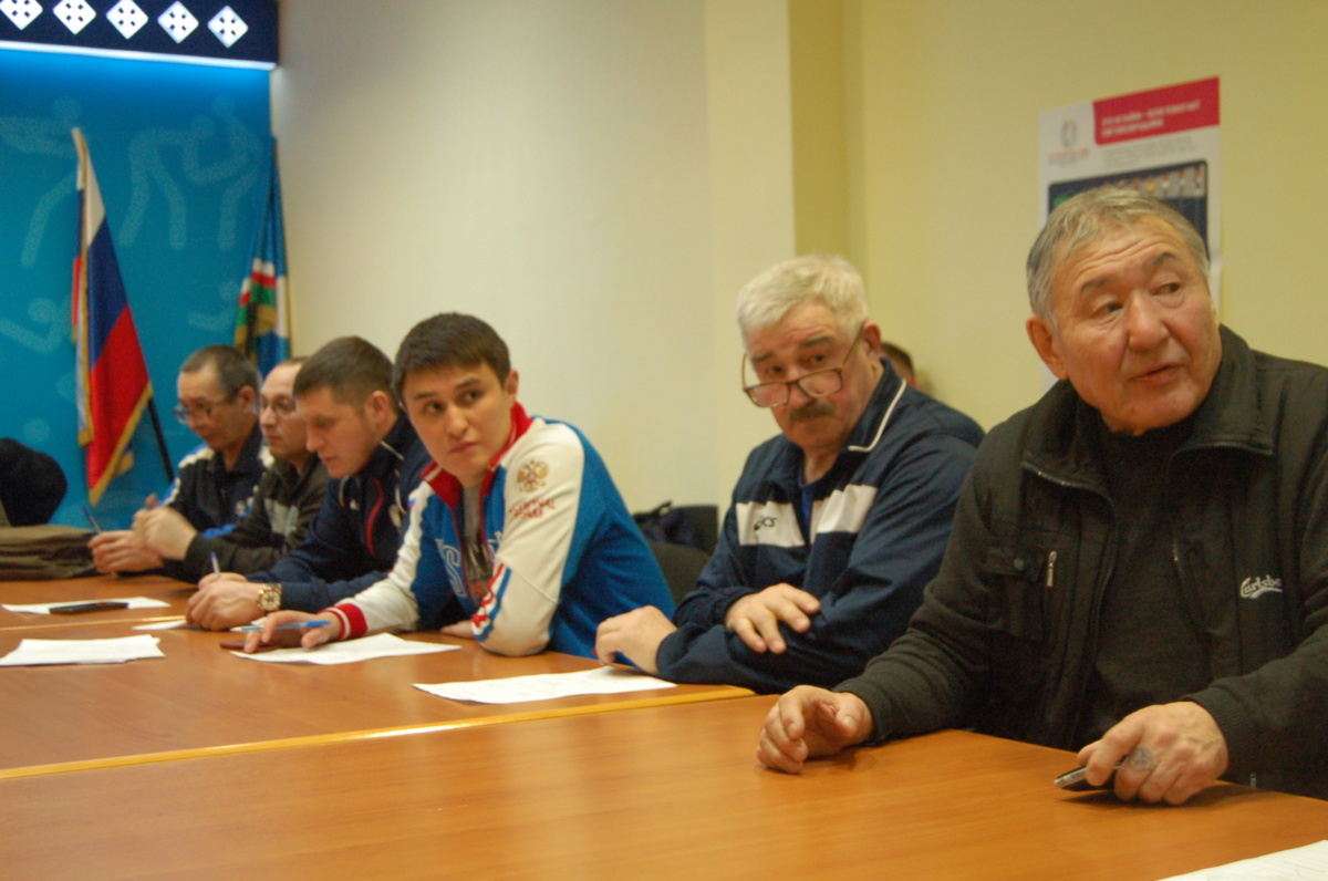 Первый справа заслуженный тренер РФ Валерий Герасимов, третий справа – новый главный тренер по самбо РС(Я) Толибшо Еросейнов.