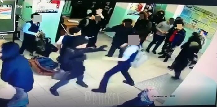 Драка, произошедшая в школе Якутска, попала на видео