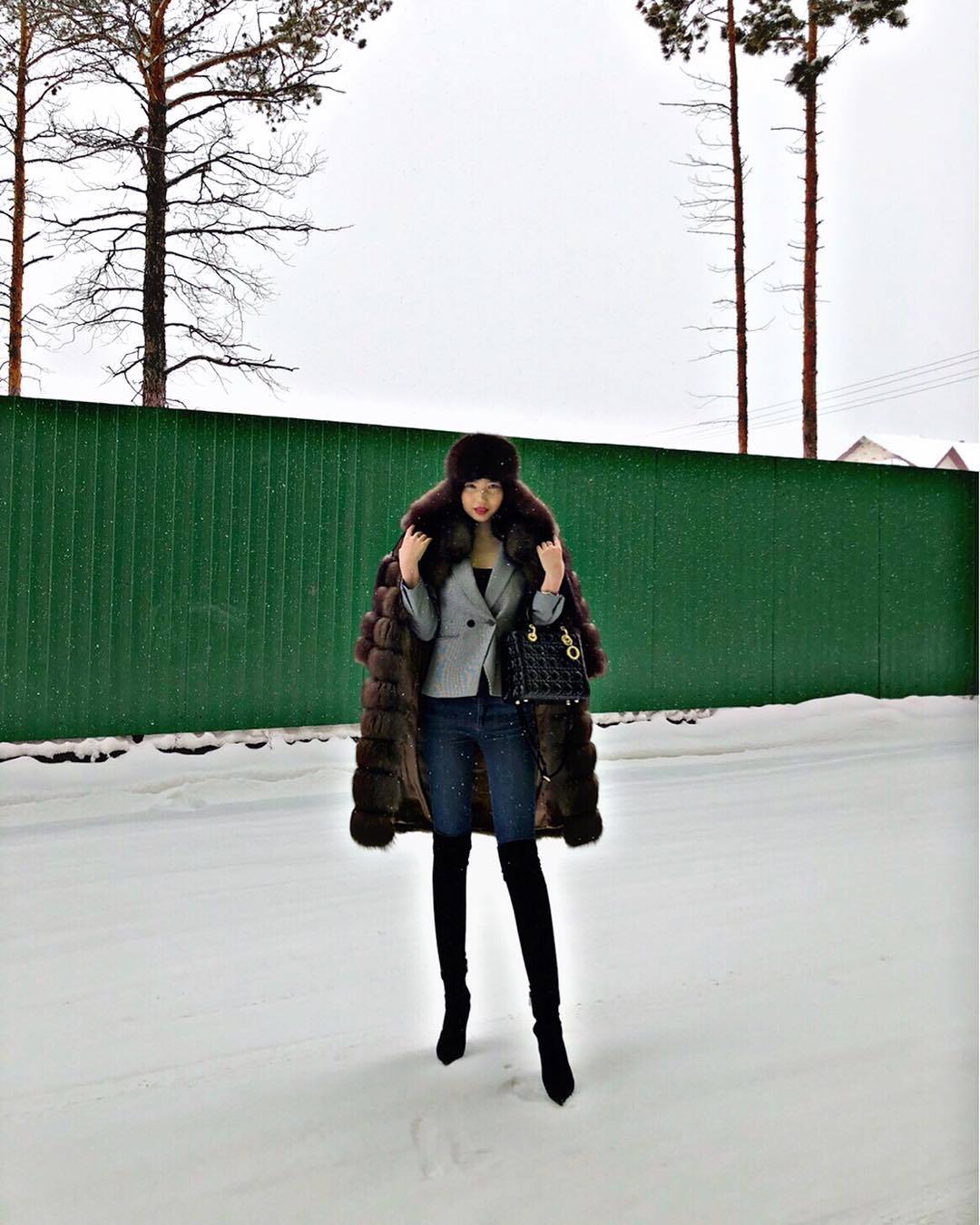 Почему Анжелика Назарова всегда берет три билета на киносеанс?