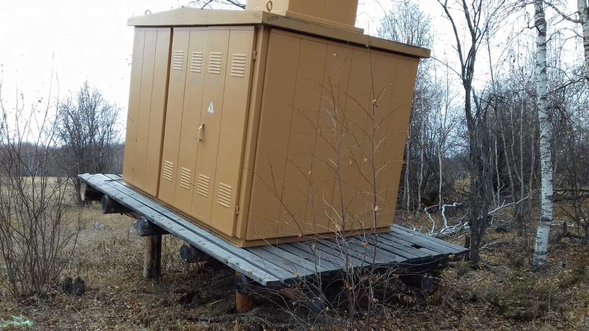 В микрорайоне высится кривой трансформатор