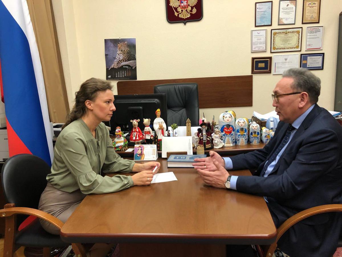 Детский омбудсмен Анна Кузнецова обсудила ситуацию вокруг школы «Айыы кыhата" с постпредом Якутии