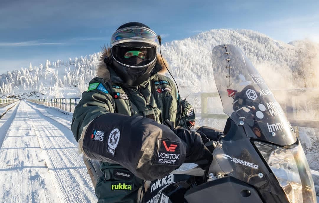 "Единственный способ проверить все теории о холоде - это испытать его на себе", - литовский байкер добрался до Оймякона