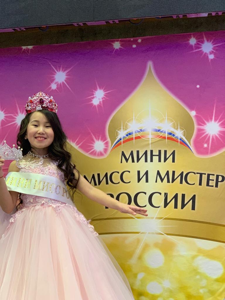 Принцесса проживает 7 жизнь. Вице мини Мисс. Мини Мисс и мини Мистер. Мини Мисс Россия. Мини Мисс из Якутии.