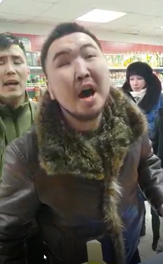 В Якутске задержаны лица, напавшие на продавца в магазине на Петровского (видео)