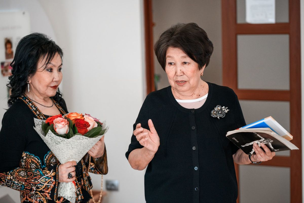 Мама Айсена Николаева передала в дар Музею Материнской славы Якутии личные вещи