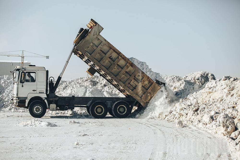 В Якутске за сутки вывезено 4368 кубометров снега