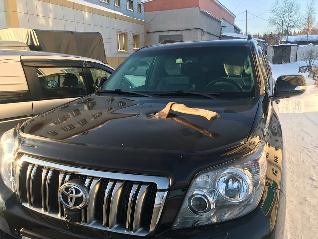 "Никому дорогу не переходил", - владелец изрубленного джипа