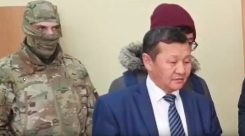 "Слушай, я тут попал в сложную ситуацию...", - видео задержания главы Чурапчинского улуса Андрея Ноговицына