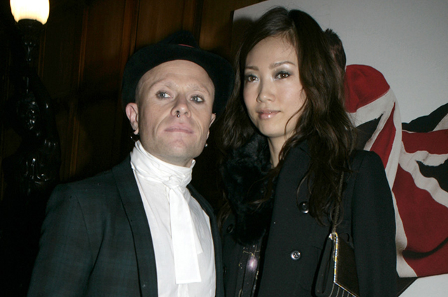 Вокалист The Prodigy покончил с собой после расставания с женой